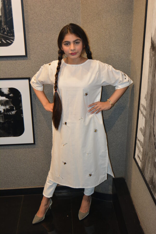 Elegant White Cotton Bee Embroidered Tunic - Image 3